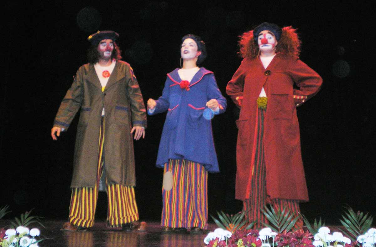 Los integrantes de Clownbaret en el Teatro Guimerá