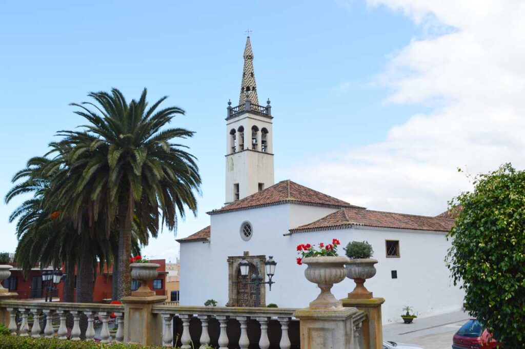 La iglesia Apóstol Santiago en Realejo Alto, fundada en 1496