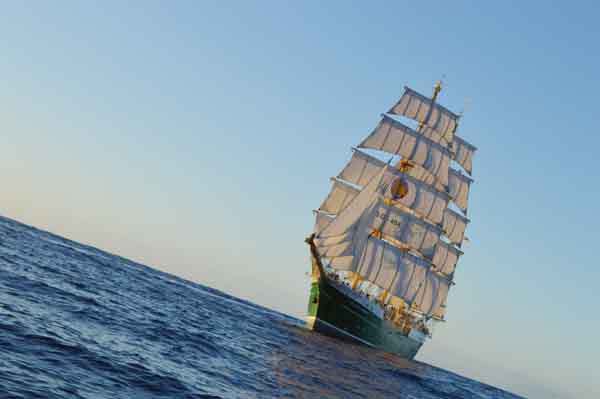 El barco Alexander von Humboldt en en alta mar