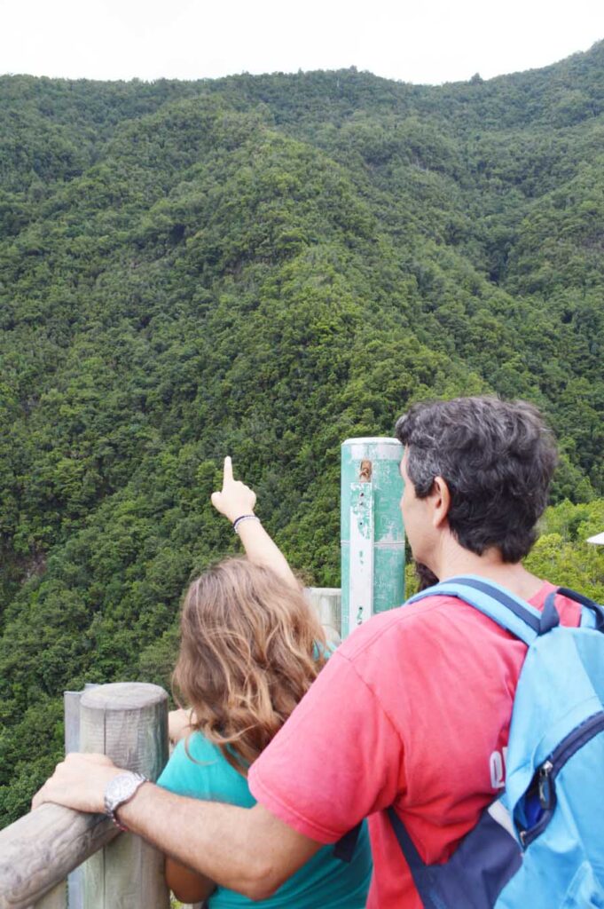 Padre y hija en el mirador del Bosque de los Tilos