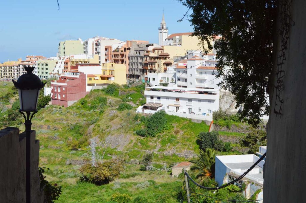  Vista a Realejo Alto por el Barranco de la Calera desde Realejo Bajo 