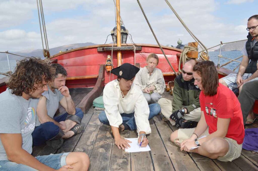 reunión de tripulación en la cubierta del velero ruso Shtandart