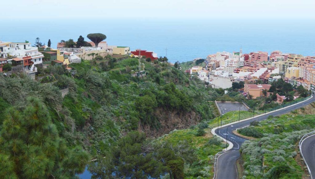 Vista sobre el Barranco de la Calera que separa Realejo Alto y Realejo Bajo