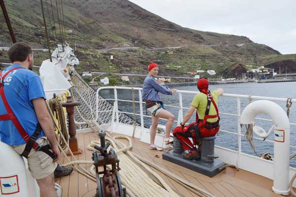 El barco Alexander von Humboldt II se acerca llega al Puerto La Estaca