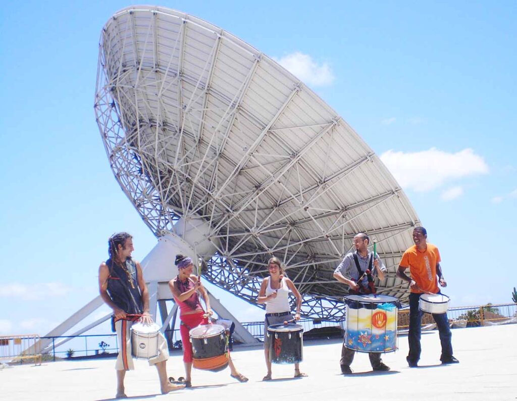 Integrantes de la batucada Santuka durante una actuación en el Museo de la Ciencia y el Cosmos en La Laguna