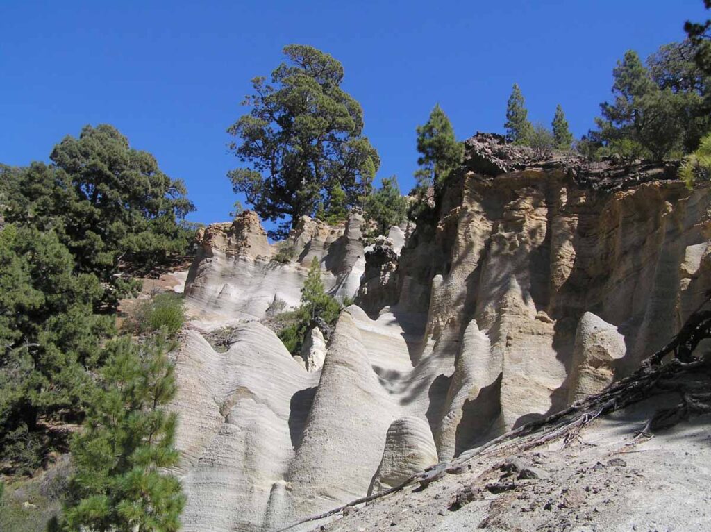  Los blancos pináculos  del Paisaje Lunar