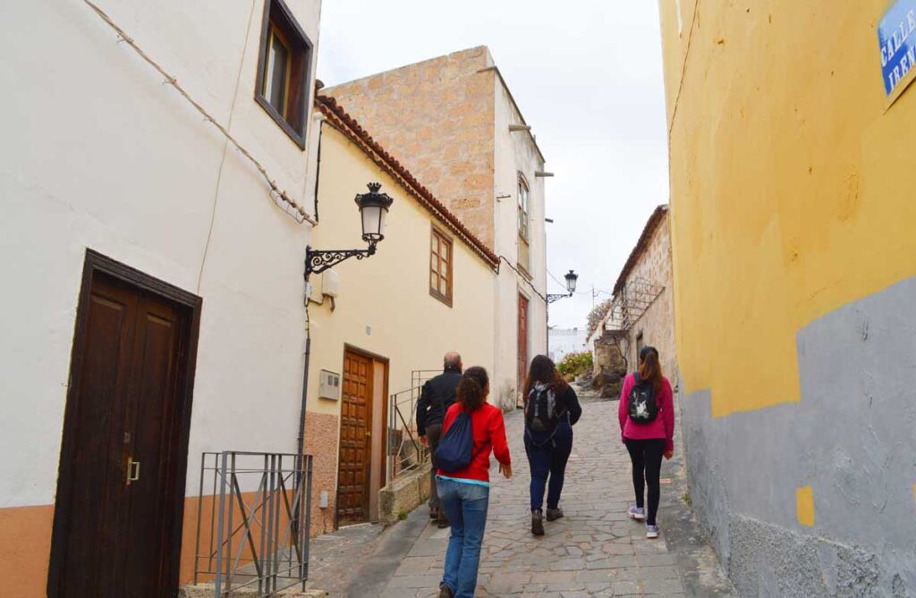 Un romántico callejón granadillero