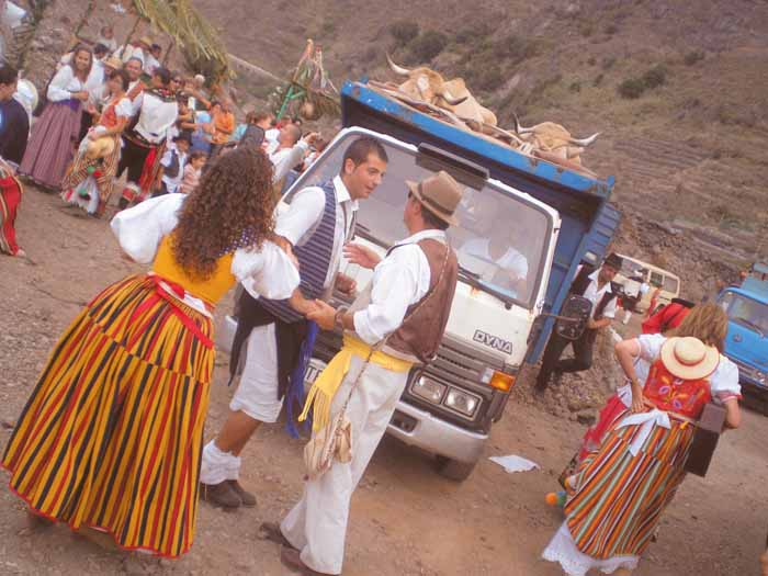 . . . desfile y los romeros preparan su vuelta a casa