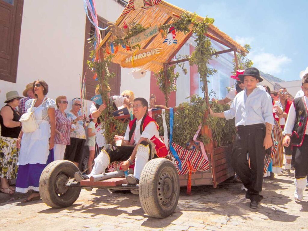 El desfile de la Romería de Garachico destaca por muchos vehículos extraordinarios