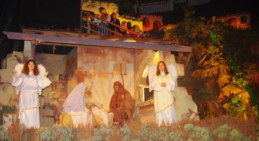 María y José ya están en el establo y los ángeles proclaman el nacimiento del Mesías