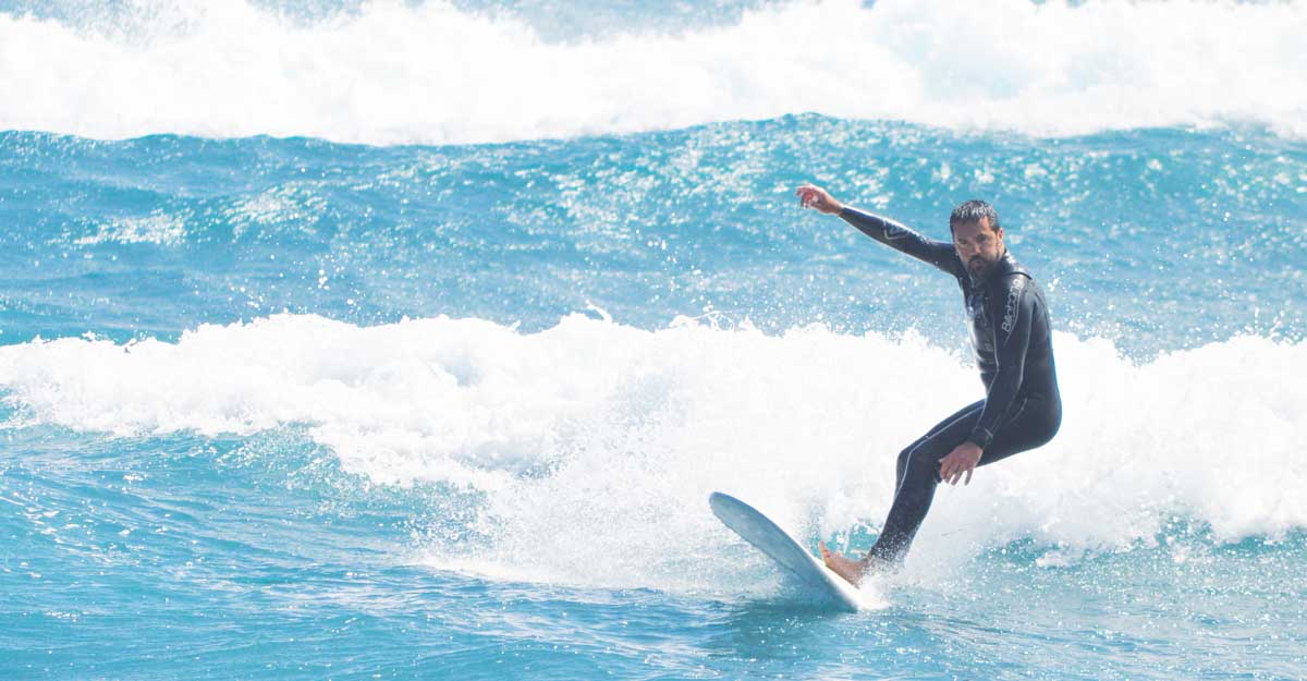 Practicar surf en Puerto de la Cruz