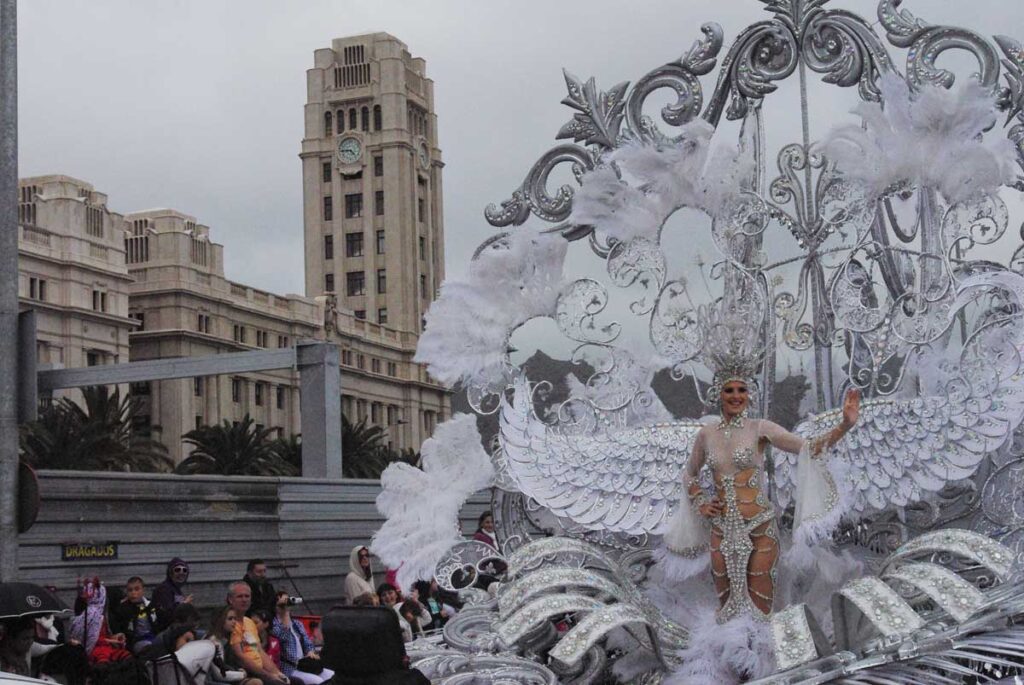 La Reina del Carnaval es la protagonista más importante del Coso de Santa Cruz