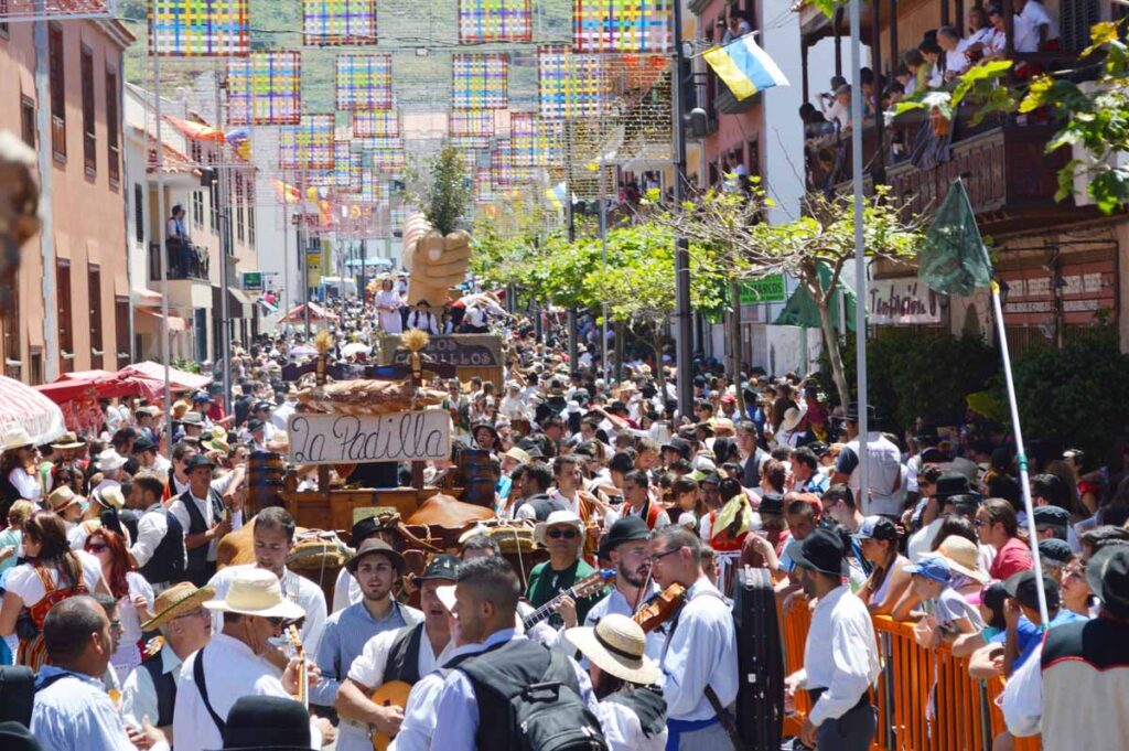 Las yuntas, las parrandas, el público: todo el mundo festeja en la zona peatonal