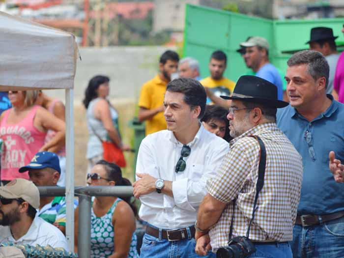 Los representantes del Cabildo miran a la pista