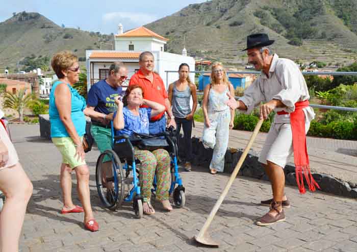 . . . la finca y la herramientas de su época