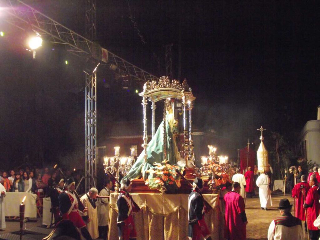 La solemne procesión en honor de Nuestra Señora de Los Remedios también es elemento de la obra teatral