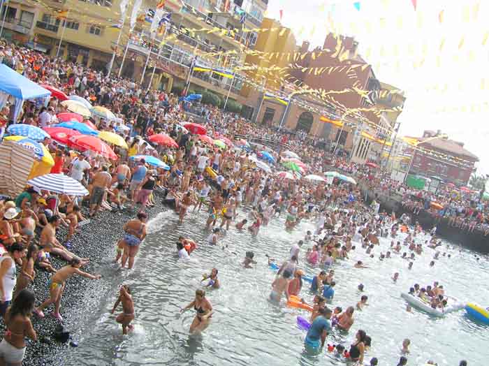 Las playas están repletas de personas 