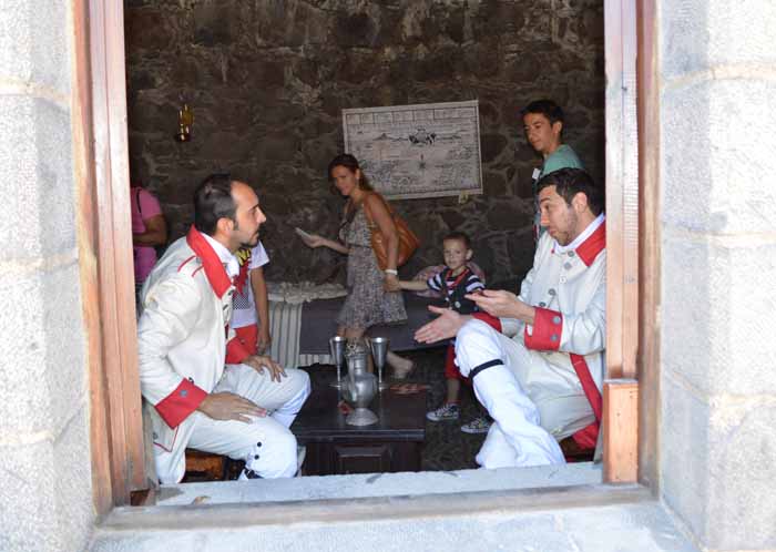 Soldados esperando su turno de guardia