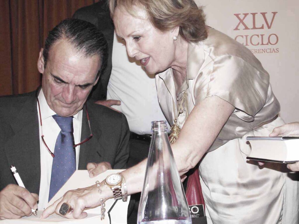 Todo ya está hecho: Mario Conde firma el libro 