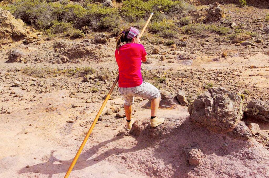 "El garrote”: la lanza de los pastores para superar los obstáculos en el camino y en el terreno muy áspero