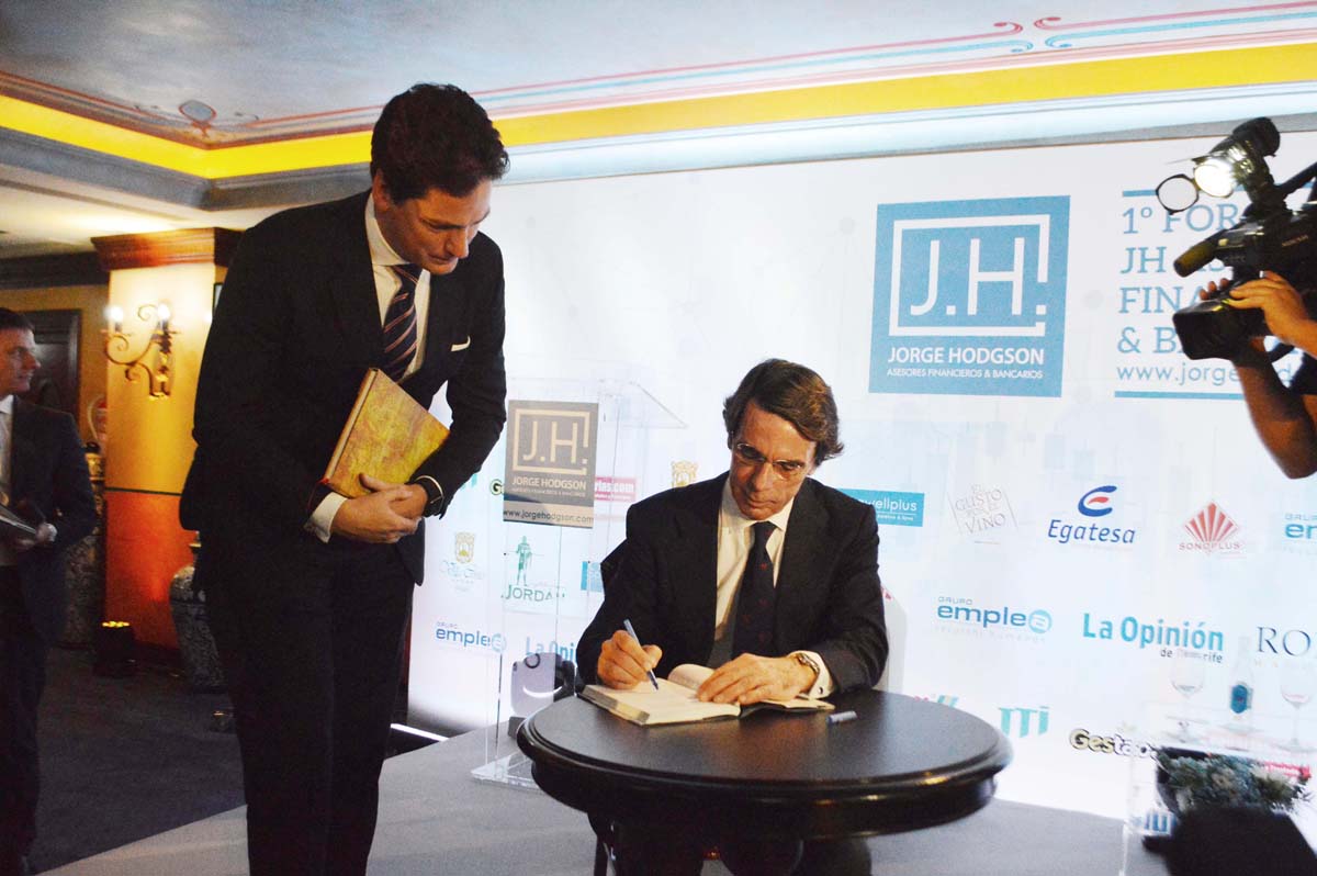 José María Aznar y un aficionado tinerfeño