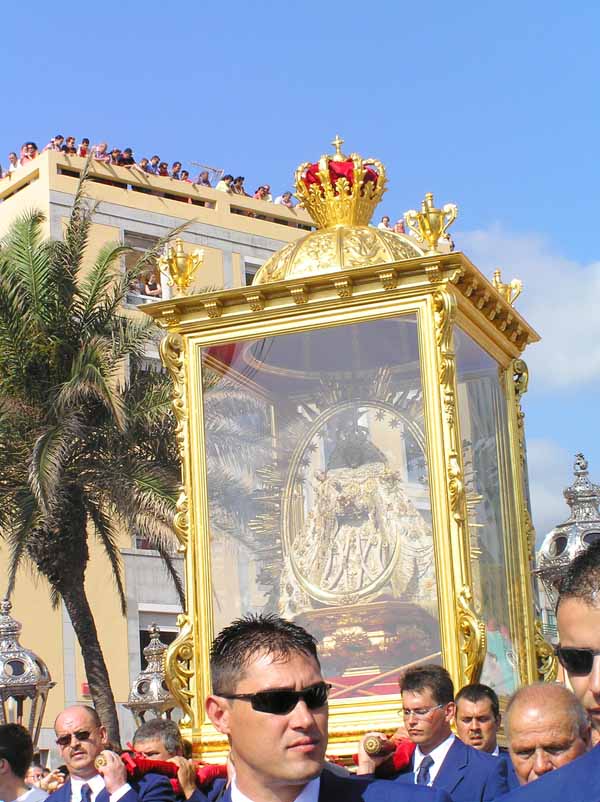 La Virgen de las Nieves y sus portadores