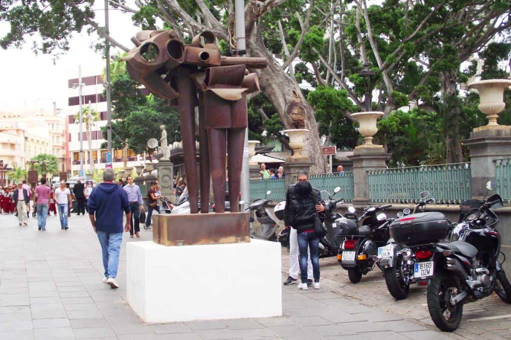 Una obra de José Abad junto al Parque de los Príncipes de Asturias de Santa Cruz