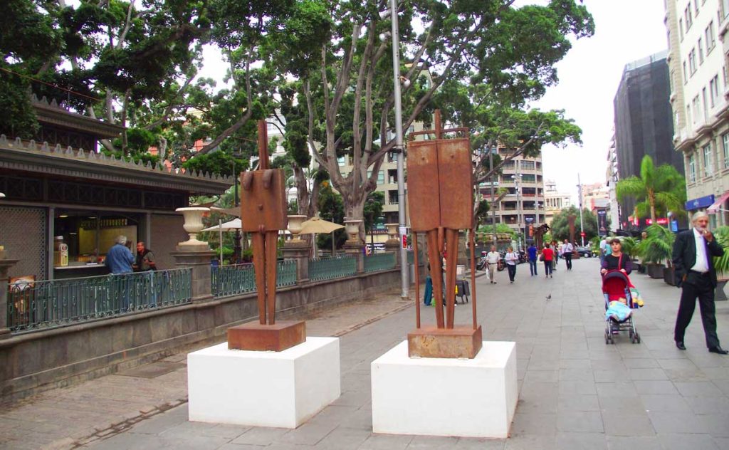 Dos esculturas de José Abad en la zona peatonal santacrucera