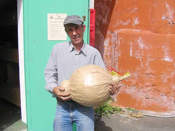 La gran carcasa pesa unos veinte kilos 