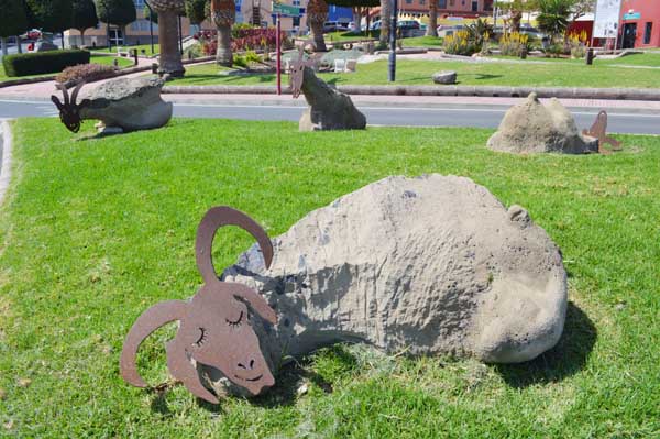 Esculturas de ovejas en Puerto del Rosario