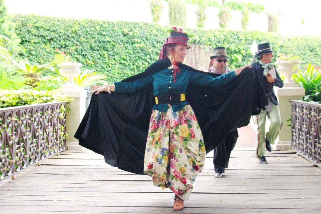 La señora La Orotava guía su equipo hacia el Parque La Quinta Roja,