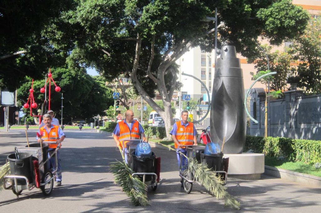 La Rambla santacrucera, bulevar de esculturas en un habitual día laboral 