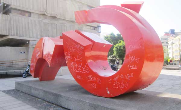 La obra de Chirino señala al Colegio de Arquitectos