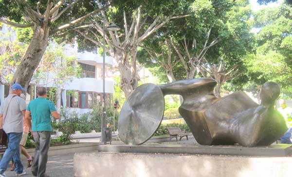 La escultura de Henry Moore en las Ramblas