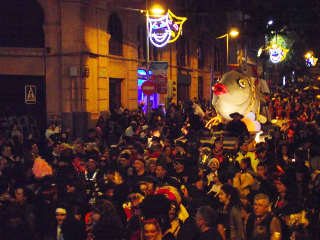 En la Calle del Pilar se hierve el caldero de la fiesta