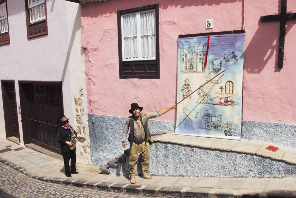 Escena callejera de la ruta teatral