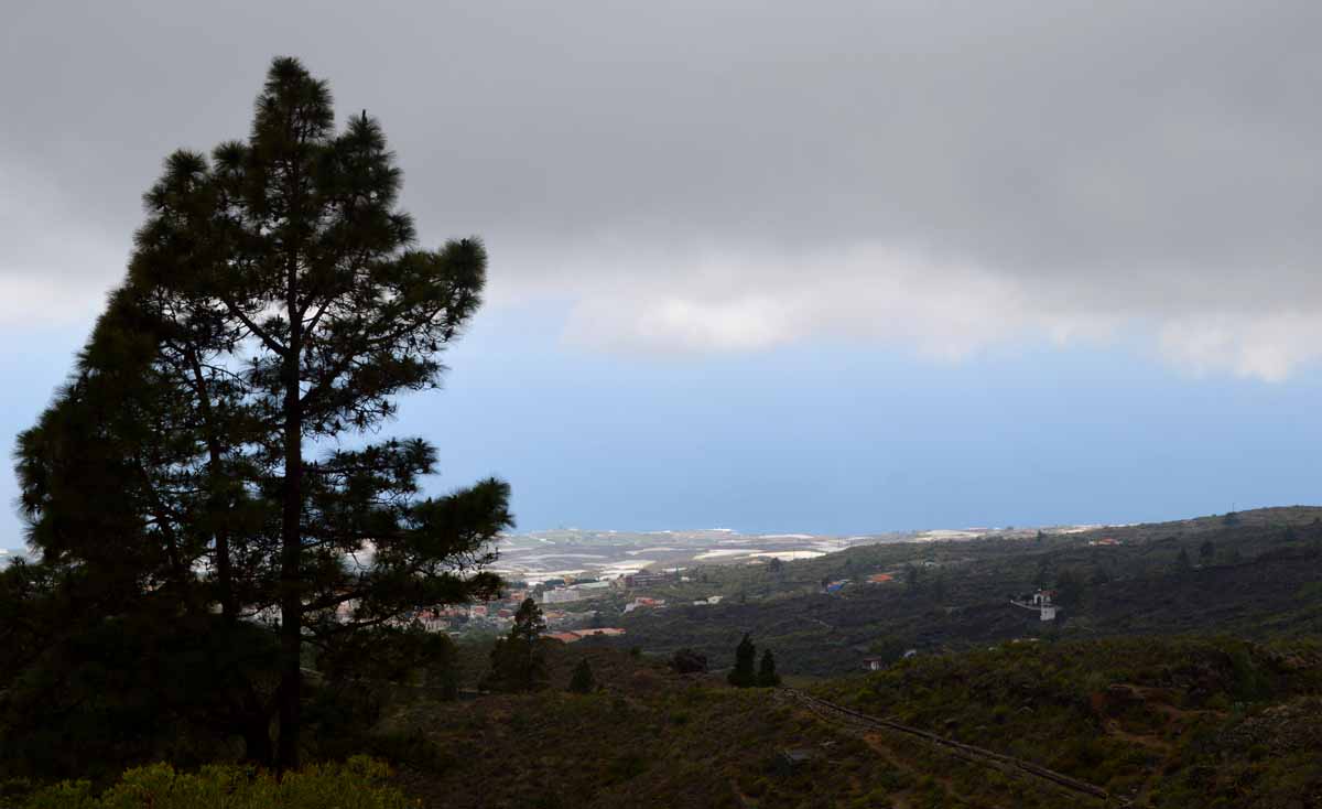 Vistas de las medianías de del municipio de Guía de Isora al océano