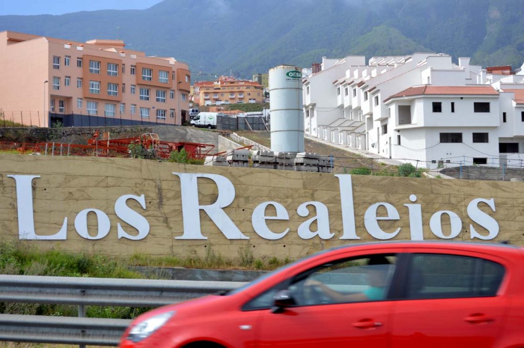 La valla publicitaria saluda a los conductores que pasan por Los Realejos  