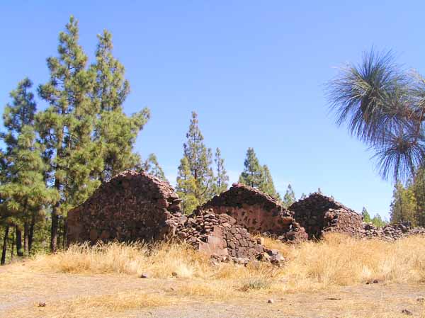 Las ruinas de una vieja casa campesina