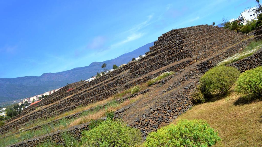 Las Pirámides de Güímar están en el valle debajo del Observatorio de Izaña