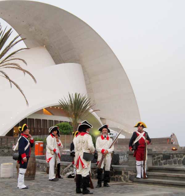 Actores delante del Auditorio