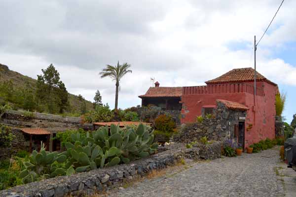 La casa roja alberga un hotel rural