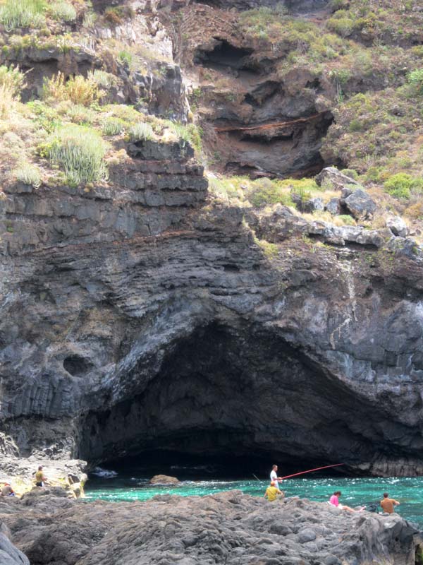 La tranquilidad de la zona atrae a pescadores 