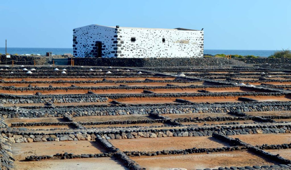 Un antiguo almacén de las salinas majoreras