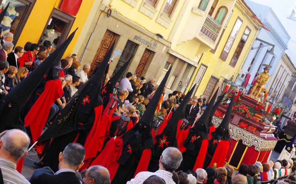 La gran procesión del Viernes Santo por el casco lagunero 