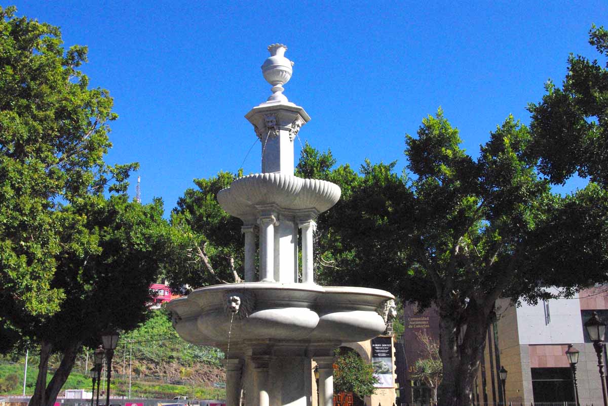 La fuente de la Plaza del Adelantado necesita mucho mantenimiento