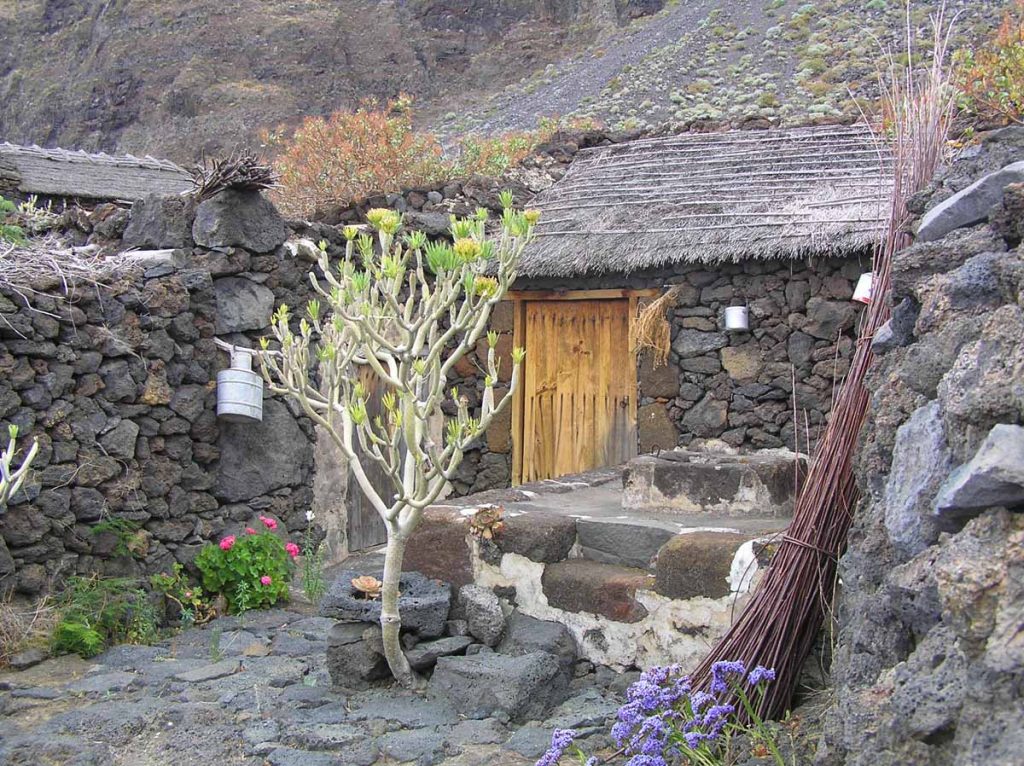 La entrada de una de las casas antiguas de El Hierro