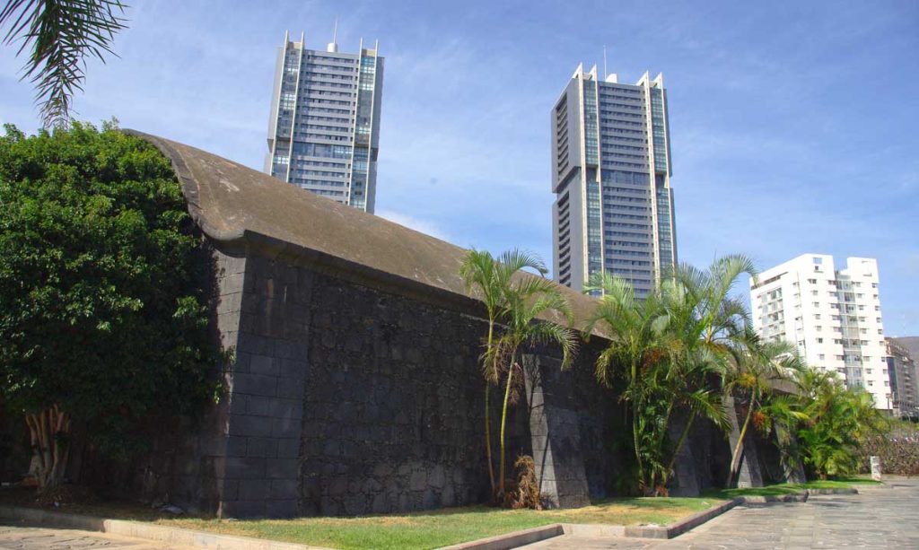 La historia del mundo sigue. la Casa de la Pólvora y las "torres", los edificios más altos de Canarias