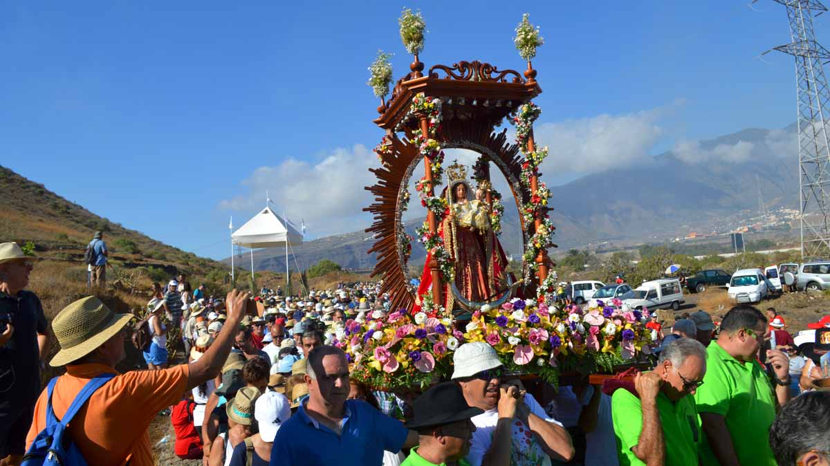 La Bajada de la Virgen de El Socorro el un desfile en honor a la patrona canaria