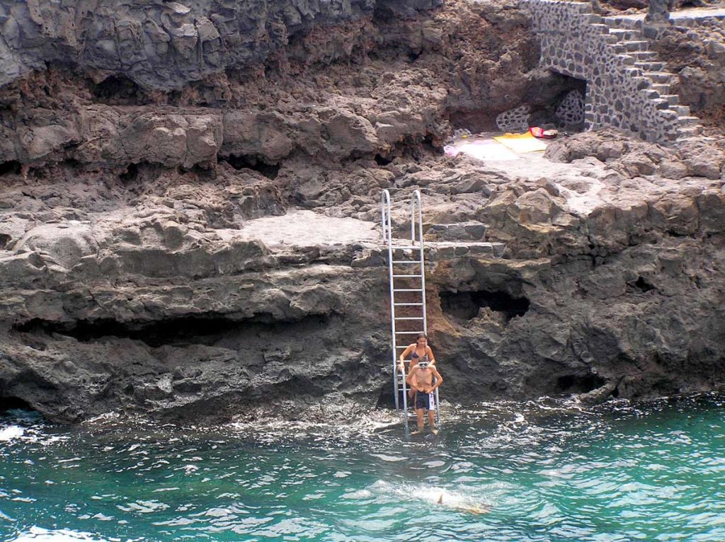 Bajar al agua del Charco Manso